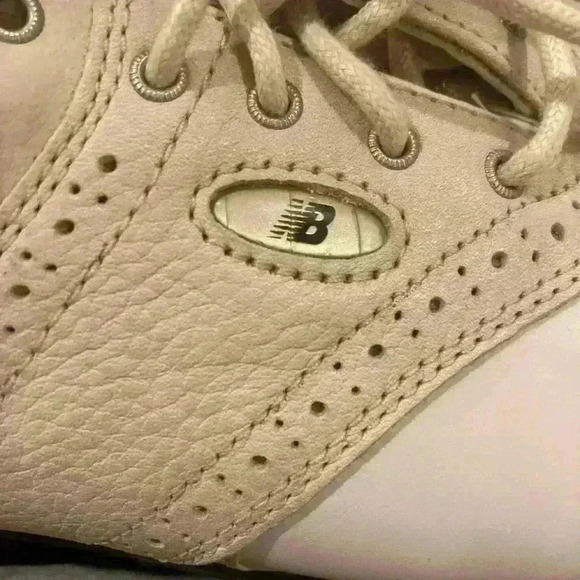 New Balance WG1275B
Golf Shoes Girls
Size 5 1/2 White-Beige
Champ Soft Spike - Picture 5 of 8